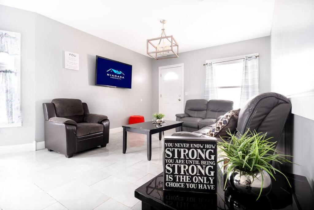 Comfy 4Br, 1 Bath Near The Falls & Casino ไนแอการาฟอลส์ ภายนอก รูปภาพ