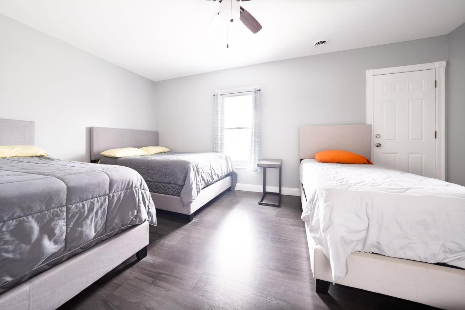 Comfy 4Br, 1 Bath Near The Falls & Casino ไนแอการาฟอลส์ ภายนอก รูปภาพ
