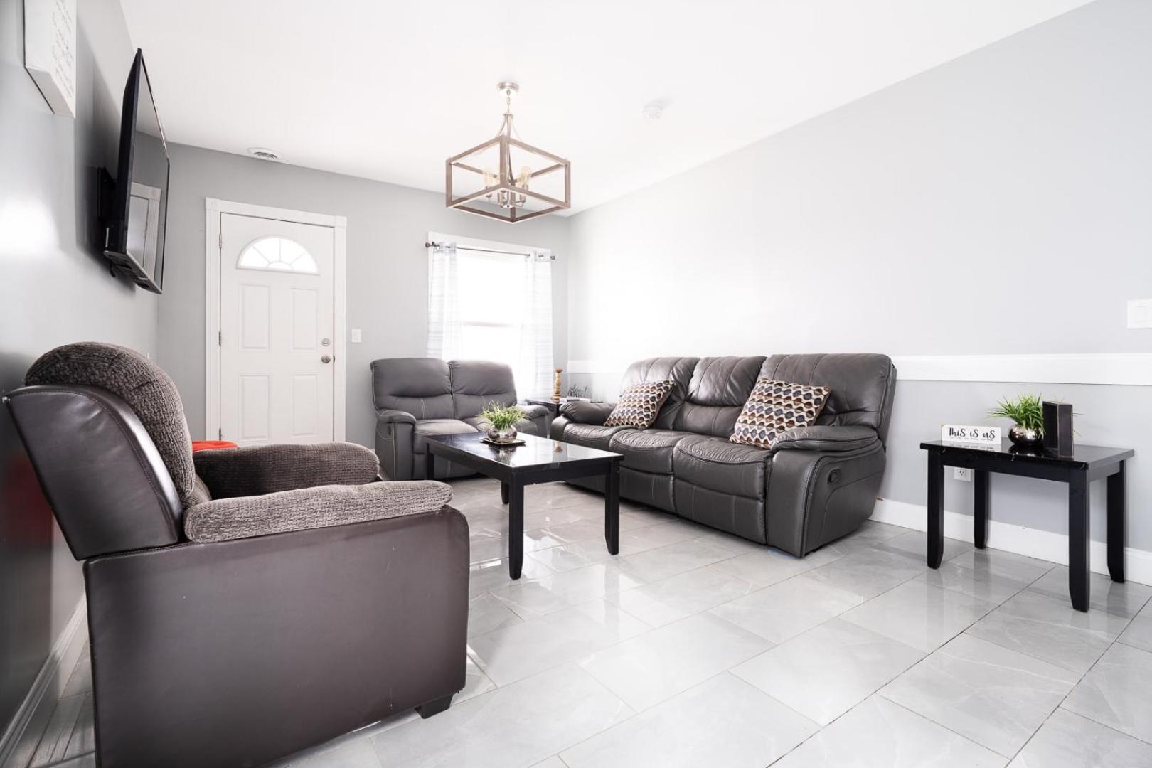 Comfy 4Br, 1 Bath Near The Falls & Casino ไนแอการาฟอลส์ ภายนอก รูปภาพ