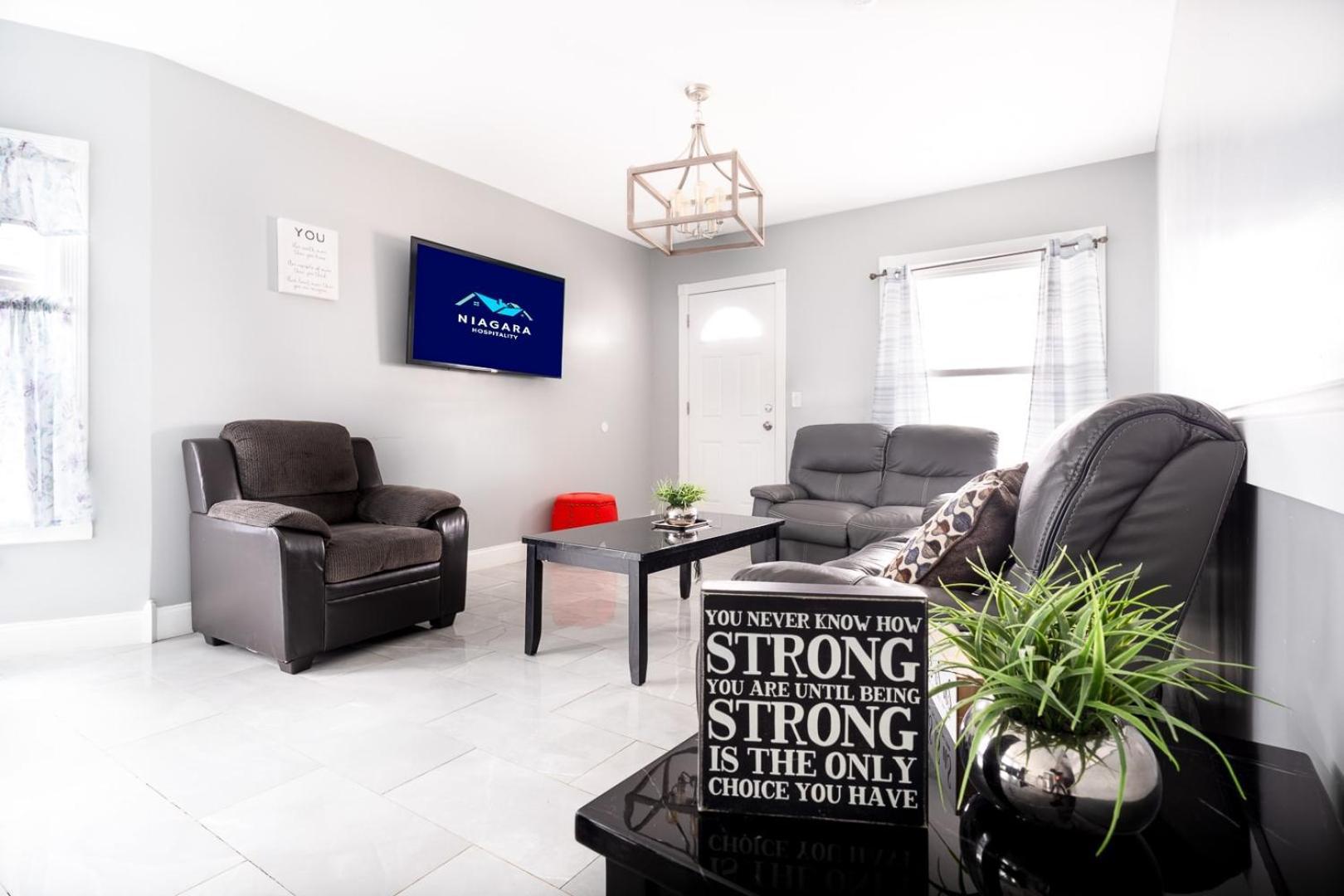 Comfy 4Br, 1 Bath Near The Falls & Casino ไนแอการาฟอลส์ ภายนอก รูปภาพ